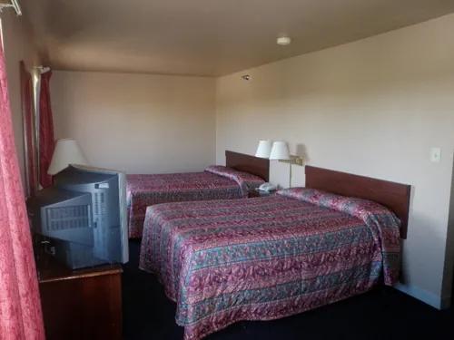 Home Place Inn – Double Kitchenette Suite — photo 11