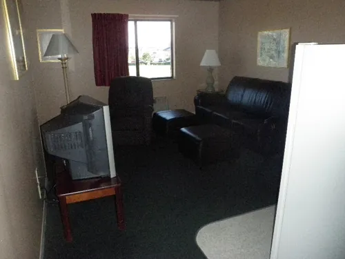 Home Place Inn – Double Kitchenette Suite — photo 16