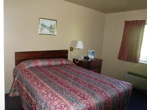 Home Place Inn – Handicapped Room — photo 4
