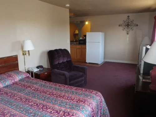 Home Place Inn – Single Kitchenette Suite — photo 7